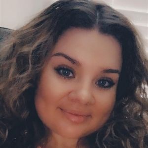 Meet your Posher, Lora